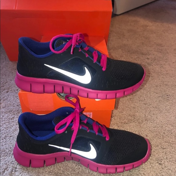 girls nike tennis shoes